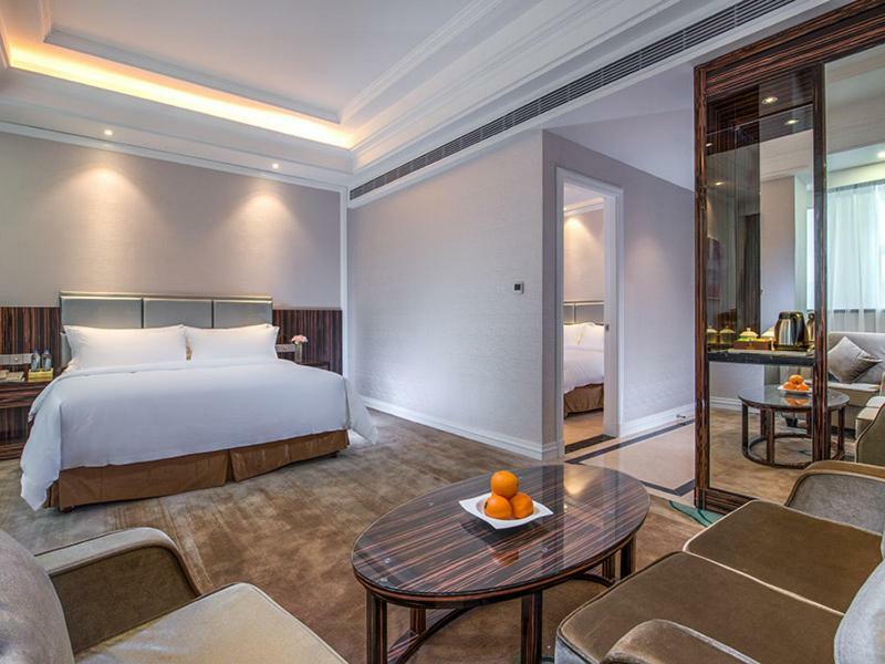 Vienna International Hotel Guangdong Puning Sqaure Екстер'єр фото